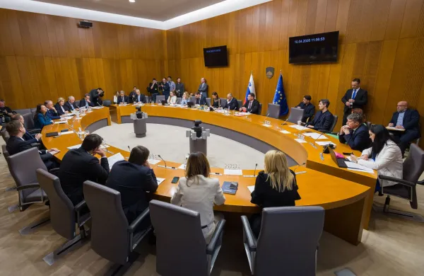 Seja mandatno-volilne komisije DZ