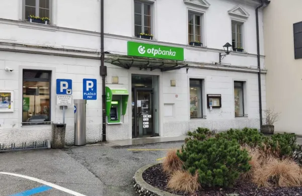 &ldquo;Dokapitalizirali smo banke, one pa zapirajo poslovalnice.&rdquo;
