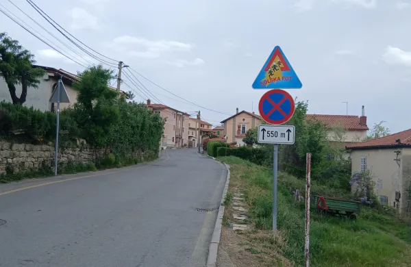 Nevarna &scaron;olska pot v &Scaron;marjah že več kot desetletje brez celovite re&scaron;itve