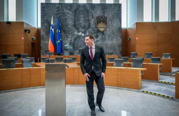 Novi predsednik državnega zbora Zoran Stevanović je znova zatrdil, da v vlado Janeza Jan&scaron;e ne gre.