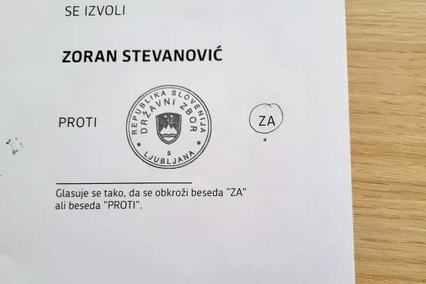 Označena glasovnica s tajnega glasovanja o imenovanju Zorana Stevanovića za predsednika DZ