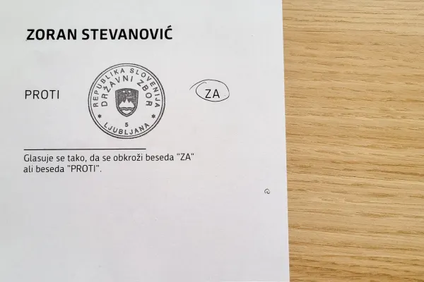 Označena glasovnica s tajnega glasovanja o imenovanju Zorana Stevanovića za predsednika DZ