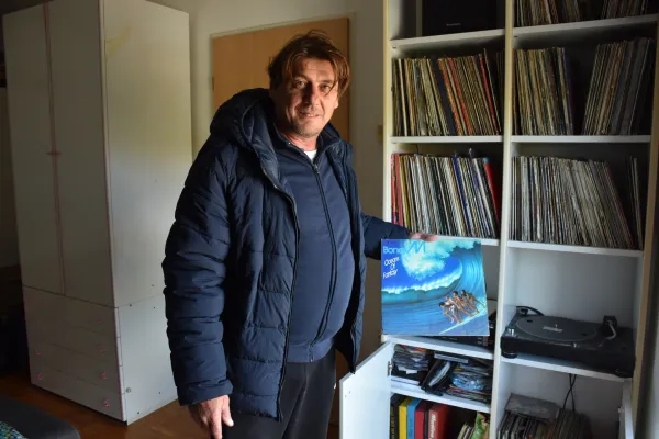 DJ Janko &scaron;e vedno prisega na gramofonske plo&scaron;če