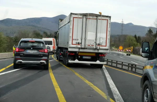 Od Postojne do Razdrtega osem mesecev po stari cesti