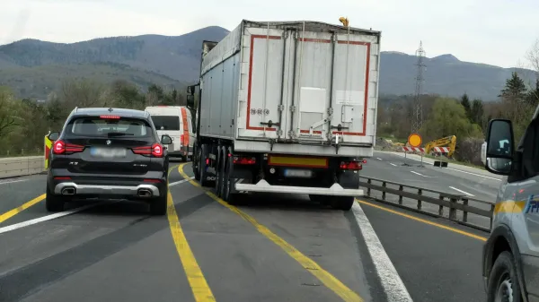 Od Postojne do Razdrtega osem mesecev po stari cesti