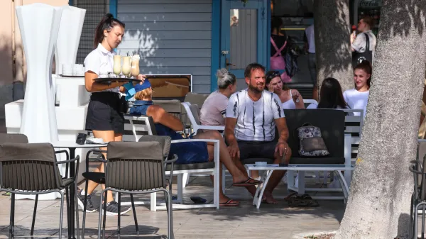 Koper, 17.08.2021Turizem, Gostinstvo, Gostinski lokal terasa, Kapitanija