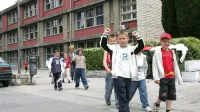 Koper, 23.05.2005Dan po referendumu za novo &scaron;olo, nova osnovna &scaron;ola, &scaron;olarji, osnovna &scaron;ola Janka Premrla Vojka in pred njo učenci jpvFoto: Zdarvko Primožič/FPA