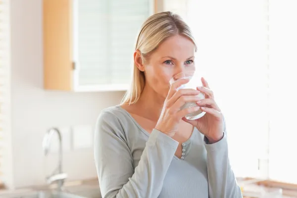 Young woman in the kitchen drinking water,Image: 138548296, License: Royalty-free, Restrictions:, Model Release: yes, Credit line: -/Wavebreak/Profimedia