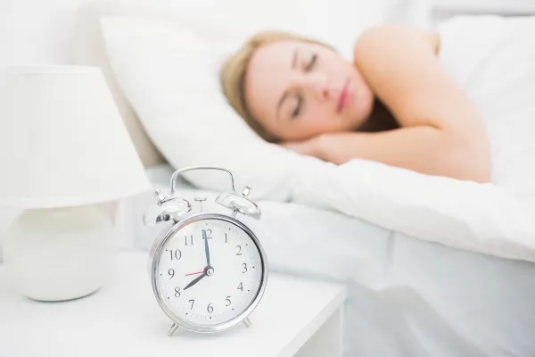 Young woman sleeping in bed with focus on alarm clock at home,Image: 164713671, License: Royalty-free, Restrictions:, Model Release: yes, Credit line: -/Wavebreak/Profimedia