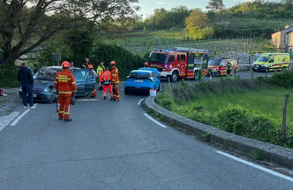 Čelno v nasprotni avto
