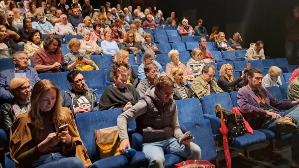 Mala dvorana Kulturnega doma Nova Gorica je bila na včeraj&scaron;nji novinarski konferenci civilne Iniciative Vsi smo kulturni dom polna