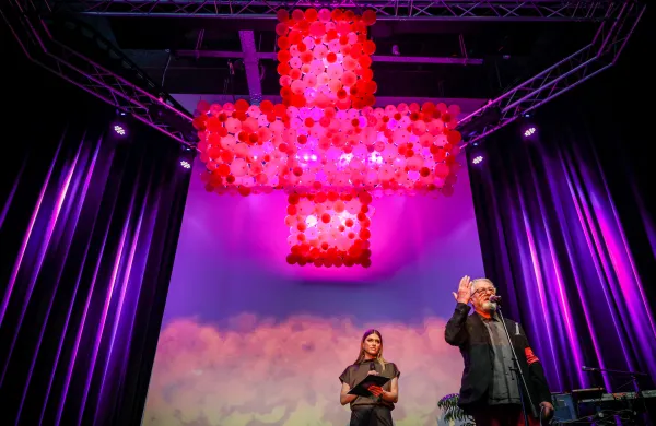 Laibach z albumom Musick opozarjajo na ogroženost glasbe zaradi porasta generativne umetne inteligence.