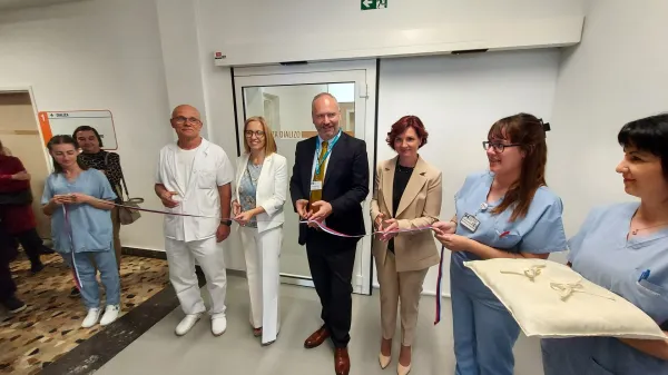 V &scaron;empetrski bolni&scaron;nici odprli prenovljene prostore dializnega oddelka, v bolni&scaron;nični lekarni tudi robot za shranjevanje zdravil