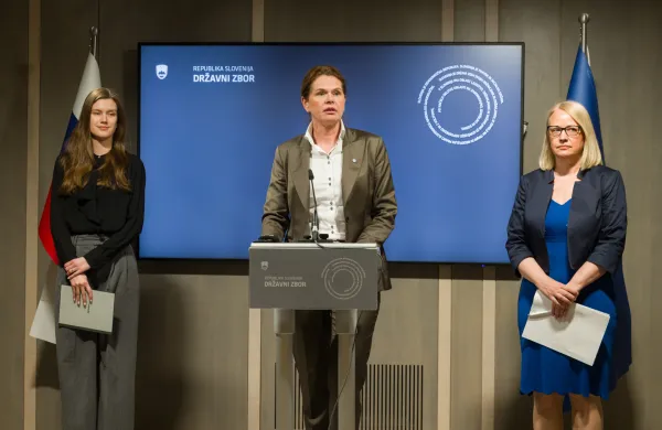Ljubljana, DZ.Novinarska konferenca poslanske skupine Svoboda glede predloga interventnega zakona za razvoj Slovenije.