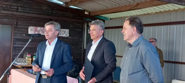 Na sliki z leve: Mladen Nežič, Martin Pregelj in Valter Miklavčič.