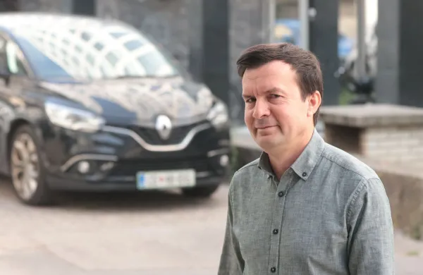 Planet TV, ki ga vodi Uro&scaron; Urbanija, za preživetje nujno potrebuje denar z Madžarske. Bo ta po zamenjavi Orbanovega režima &scaron;e pritekal v Slovenijo?