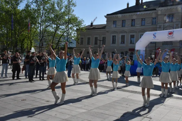 mažoretke nova gorica pohod prijateljstva