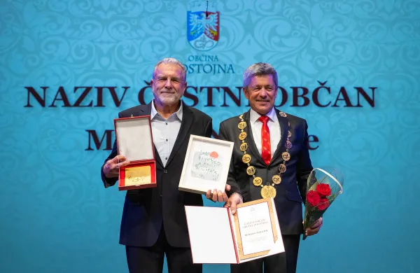 Naziv častnega občana2026 je prejel Marjan Nagode, desno župan Marentič, Postojna
