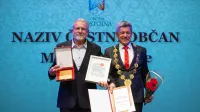Naziv častnega občana2026 je prejel Marjan Nagode, desno župan Marentič, Postojna