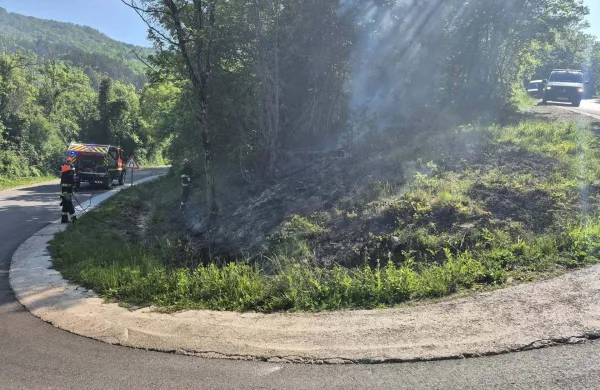 Policisti &scaron;e ugotavljajo, kdo je podtaknil ogenj v Bernetičih