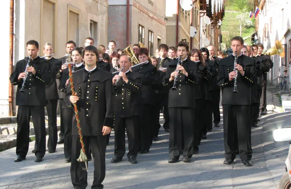 Budnica Godbenega dru&scaron;tva rudarjev že stoletje - posnetek iz leta 2007