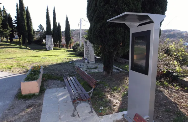 Info monitorji niso več in, turisti po informacije na telefon