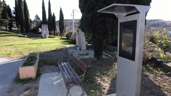 Info monitorji niso več in, turisti po informacije na telefon