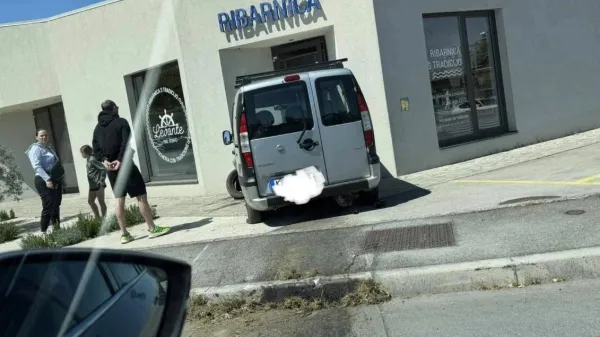 Danes, nekaj pred 13. uro se je v &Scaron;alari zgodila nenavadna prometna nesreča.