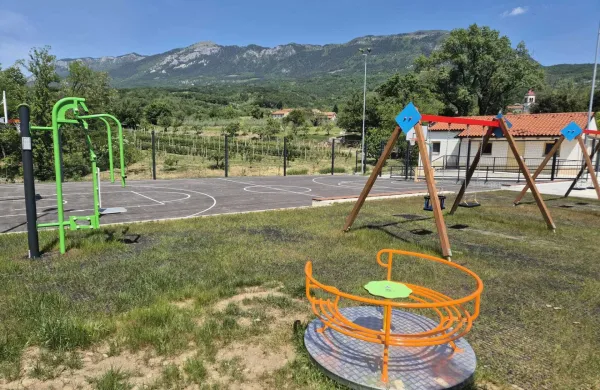 Ena od ajdovskih naložb je &scaron;portni park Skrilje.