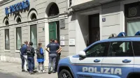 Neznanec je danes ponoči vlomil v poslopje v Ulici Mazzini v Trstu, kjer je uredni&scaron;tvo trža&scaron;kega dnevnika Il Piccolo, in povzročil kar nekaj &scaron;kode.