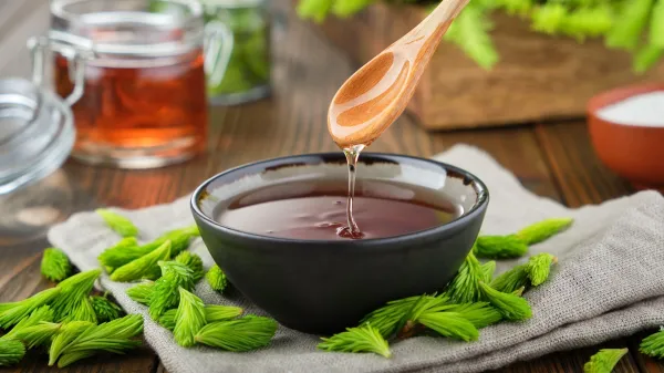 Sirup lahko vme&scaron;amo v čaj ali uživamo dve žlici do &scaron;tirikrat na dan, otroci pa polovični odmerek.