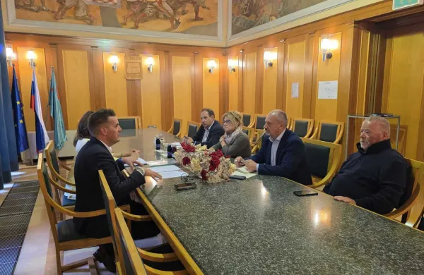 Odbor za čezmejno sodelovanje se je v torek srečal na prvi seji v prostorih novogori&scaron;ke občine