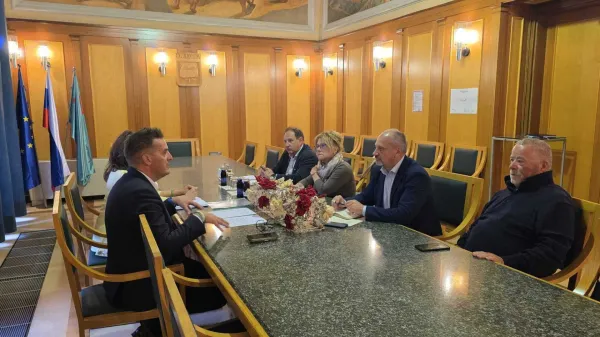 Odbor za čezmejno sodelovanje se je v torek srečal na prvi seji v prostorih novogori&scaron;ke občine