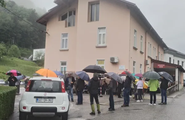 Vrsta čakajočih na vpis k novi zdravnici v Cerknem
