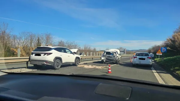 V nesreči, ki se je v začetku februarja zgodila na &scaron;tiripasovnici pred izvozom za Bertoke, so bila udeležena tri vozila.