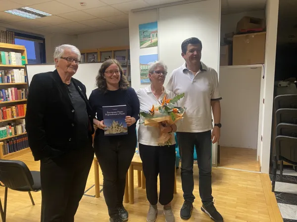 knjiga Pripovedovati o Piranu predstavitev knjižnica Lucija ubald Trnkoczy 8z leve), Ana Bembič (knjižnica Piran), Daniela Paliaga janković, Alberto Manzin 