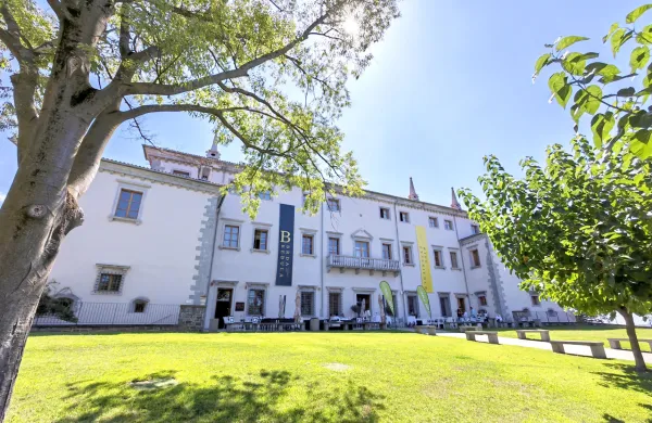 Zavod za turizem kulturo mladino in &scaron;port Brda v tretje i&scaron;če najemnika za gostinski del Vile Vipolže