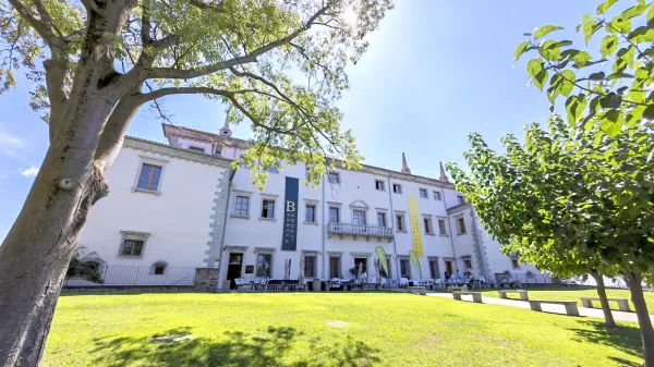 Zavod za turizem kulturo mladino in &scaron;port Brda v tretje i&scaron;če najemnika za gostinski del Vile Vipolže