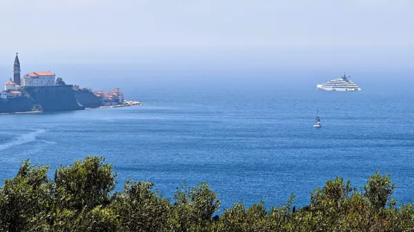 Tudi Izola si želi &ldquo;vajba&rdquo;, ki ga v mesto prina&scaron;ajo potni&scaron;ke ladje