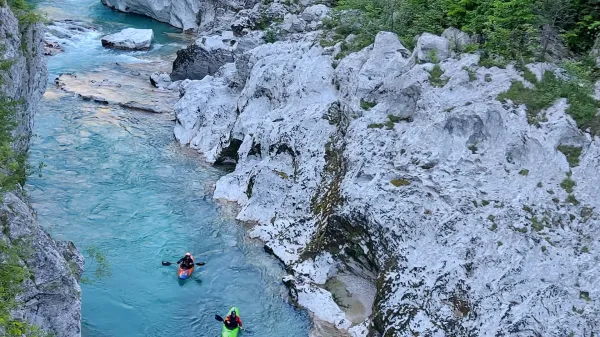 Kobarid: razkol med županom in svetniki glede Soče