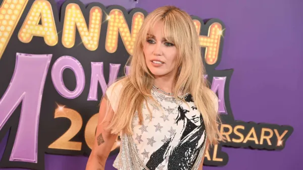 MIley Cyrus na obletnici serije Hannah Montana.