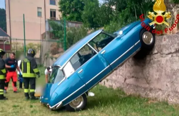 Trža&scaron;ki gasilci so sinoči malo pred 18. uro posredovali pri Svetem Ivanu v Trstu, kjer se je pripetila nenavadna nesreča. 