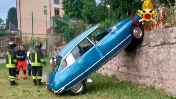 Trža&scaron;ki gasilci so sinoči malo pred 18. uro posredovali pri Svetem Ivanu v Trstu, kjer se je pripetila nenavadna nesreča. 