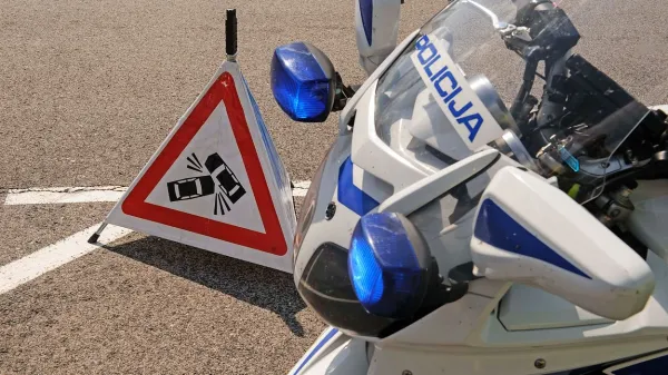 Na primorski avtocesti danes dvakrat počilo