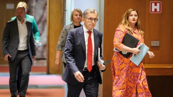 Med poslanci Demokratov naj ne bi bilo enotnosti o vstopu v desno Jan&scaron;evo vlado.
