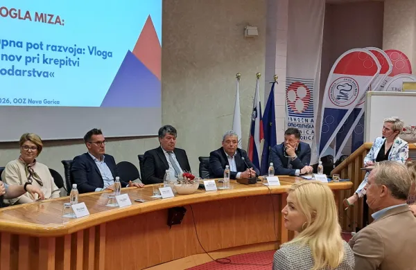 OOZ Nova Gorica gostila okroglo mizo o vlogi županov pri krepitvi gospodarstva: Preveč birokracije, premalo parcel!
