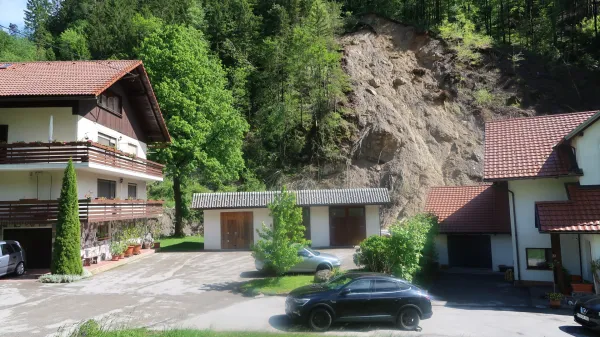 Občina Cerkno: Ogroženi kot Don Kihoti živijo v pripravljenosti na beg
