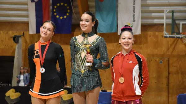 Renčanke blestele na tujem in doma