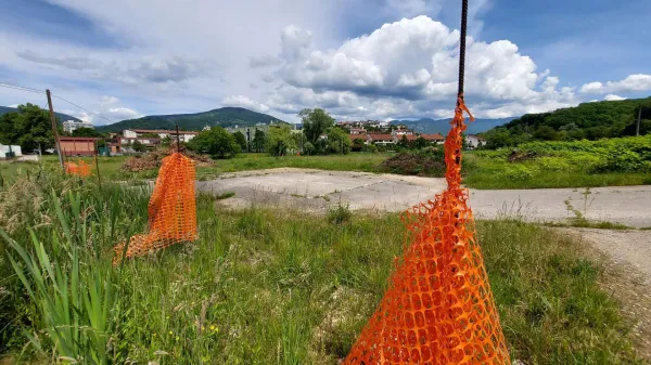 Izvajalci predragi, ob Kornu &scaron;e ne bodo gradili