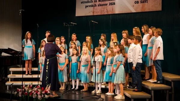 Na reviji otro&scaron;kih zborov v Zagorju je zmagal Otro&scaron;ki pevski zbor Osnovne &scaron;ole Franceta Bevka iz Tolmina z zborovodkinjo Barbaro Kovačič.